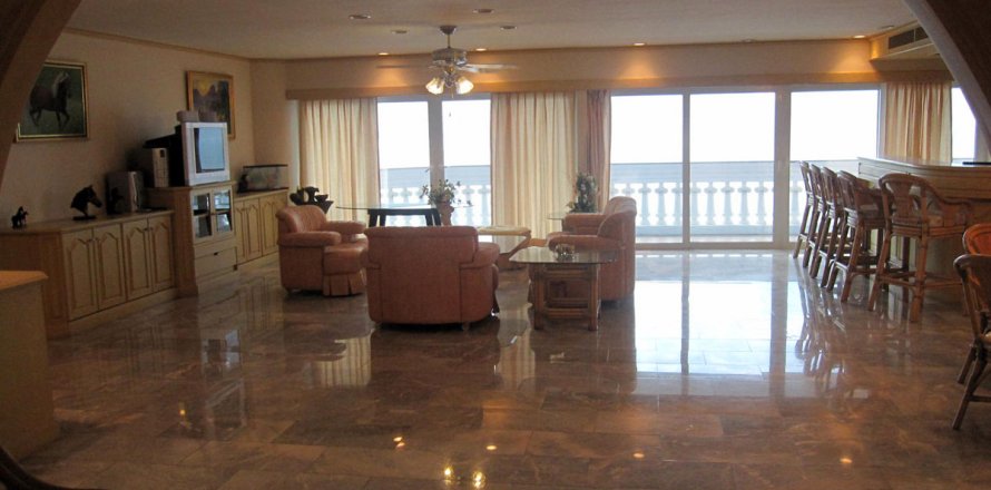 Condominio de 3 dormitorios en Pattaya, Tailandia № 45284