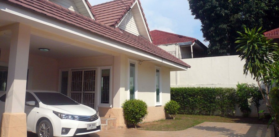 Casa de 3 dormitorios en Pattaya, Tailandia № 45454