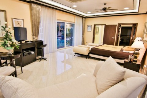 Casa de 4 dormitorios en Pattaya, Tailandia № 45483 - foto 19