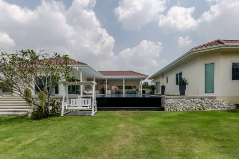 Casa de 4 dormitorios en Pattaya, Tailandia № 45527 - foto 3