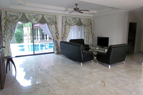 Casa de 4 dormitorios en Pattaya, Tailandia № 45430 - foto 16