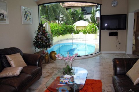 Casa de 4 dormitorios en Pattaya, Tailandia № 45550 - foto 6
