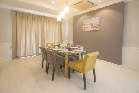 Casa de 5 dormitorios en Pattaya, Tailandia № 45536 - foto 11