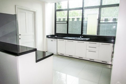 Casa de 4 dormitorios en Pattaya, Tailandia № 45457 - foto 5