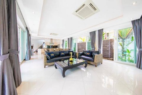 Casa de 5 dormitorios en Jomtien Beach, Pattaya, Tailandia № 45439 - foto 26