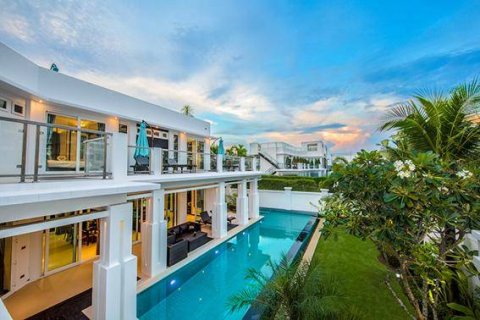 Casa de 5 dormitorios en Jomtien Beach, Pattaya, Tailandia № 45439 - foto 10