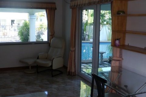 Casa de 4 dormitorios en Pattaya, Tailandia № 45434 - foto 14