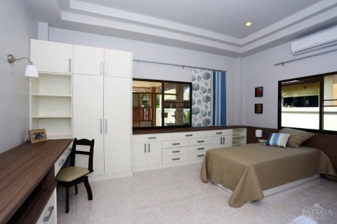 Casa de 4 dormitorios en Pattaya, Tailandia № 45461 - foto 7