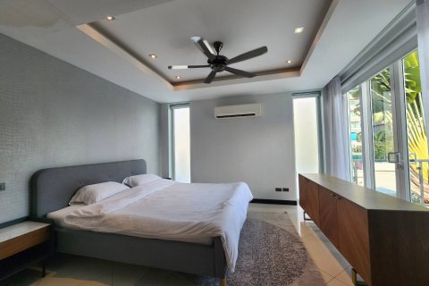 Casa de 4 dormitorios en Jomtien Beach, Pattaya, Tailandia № 20224 - foto 27