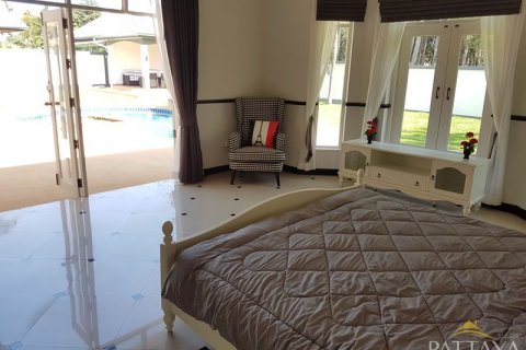 Casa de 4 dormitorios en Pattaya, Tailandia № 45438 - foto 4