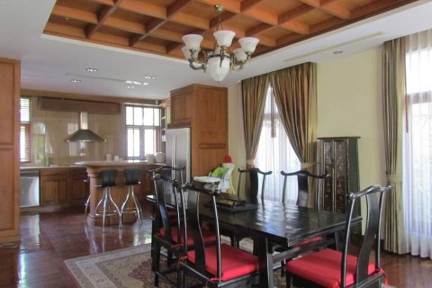 Casa de 5 dormitorios en Pattaya, Tailandia № 45552 - foto 22
