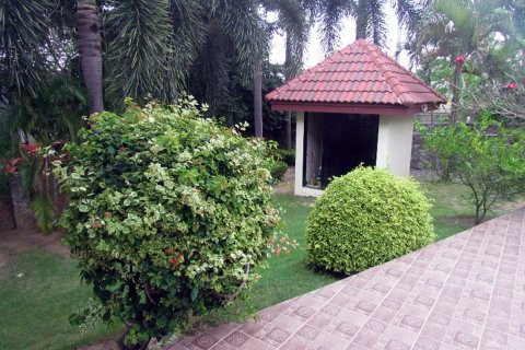 Casa de 4 dormitorios en Pattaya, Tailandia № 45430 - foto 12