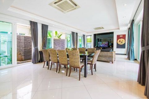Casa de 5 dormitorios en Jomtien Beach, Pattaya, Tailandia № 45439 - foto 13