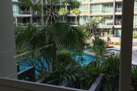 Sobre plano Apus en Pattaya, Tailandia № 27453 - foto 10