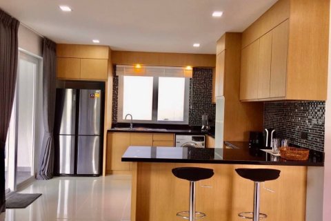 Casa de 4 dormitorios en Pattaya, Tailandia № 45523 - foto 4