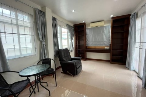 Casa de 3 dormitorios en Jomtien Beach, Pattaya, Tailandia № 45467 - foto 12