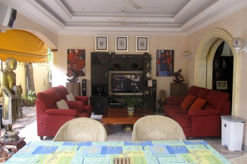 Casa de 3 dormitorios en Jomtien Beach, Pattaya, Tailandia № 45495 - foto 8