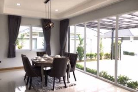 Casa de 4 dormitorios en Pattaya, Tailandia № 45528 - foto 2