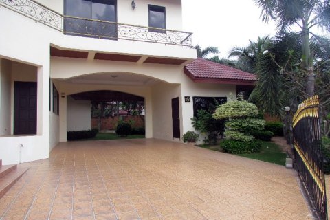 Casa de 4 dormitorios en Pattaya, Tailandia № 45430 - foto 3