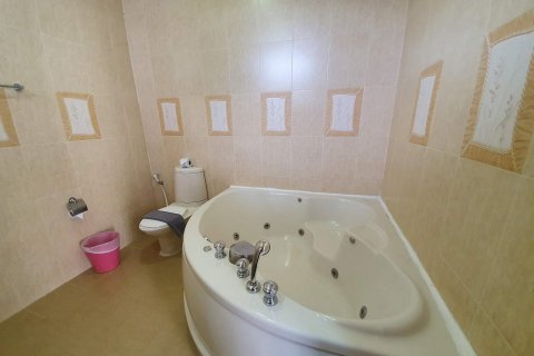 Casa de 4 dormitorios en Pattaya, Tailandia № 45537 - foto 9