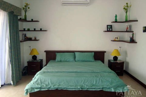 Casa de 4 dormitorios en Pattaya, Tailandia № 45517 - foto 27