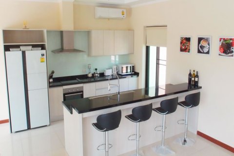 Casa de 4 dormitorios en Pattaya, Tailandia № 45518 - foto 12