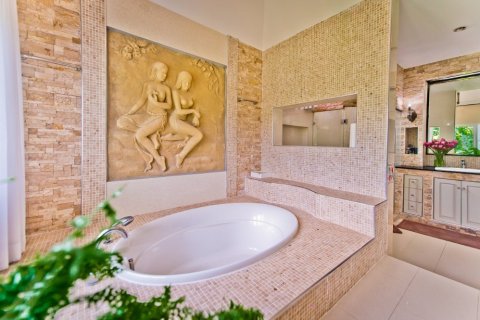 Casa de 6 dormitorios en Pattaya, Tailandia № 24304 - foto 6