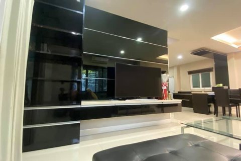 Casa de 3 dormitorios en Pattaya, Tailandia № 22251 - foto 17