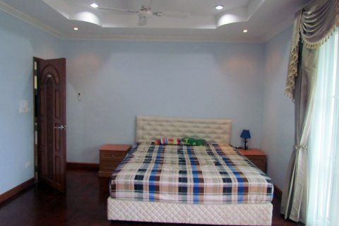 Casa de 4 dormitorios en Pattaya, Tailandia № 45516 - foto 8