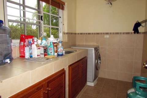 Casa de 3 dormitorios en Pattaya, Tailandia № 45435 - foto 18