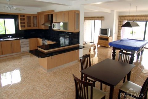 Casa de 3 dormitorios en Pattaya, Tailandia № 45548 - foto 2
