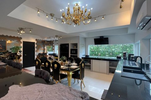 Casa de 8 dormitorios en Jomtien Beach, Pattaya, Tailandia № 45545 - foto 16