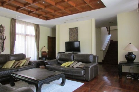 Casa de 5 dormitorios en Pattaya, Tailandia № 45552 - foto 28