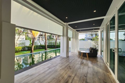 Casa de 4 dormitorios en Jomtien Beach, Pattaya, Tailandia № 20224 - foto 12