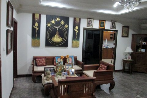 Casa de 4 dormitorios en Pattaya, Tailandia № 45517 - foto 21