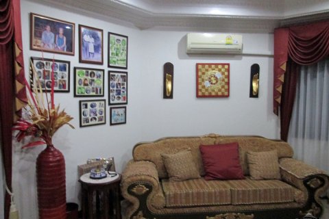 Casa de 4 dormitorios en Pattaya, Tailandia № 45517 - foto 12