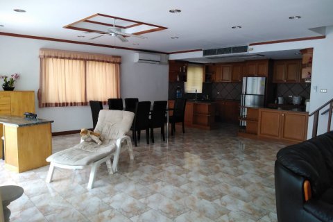 Casa de 4 dormitorios en Pattaya, Tailandia № 45434 - foto 22