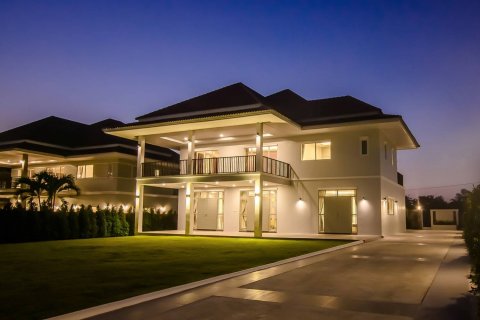 Casa de 5 dormitorios en Pattaya, Tailandia № 45536 - foto 7