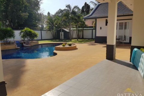 Casa de 4 dormitorios en Pattaya, Tailandia № 45438 - foto 17