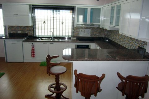 Casa de 5 dormitorios en Jomtien Beach, Pattaya, Tailandia № 45502 - foto 10