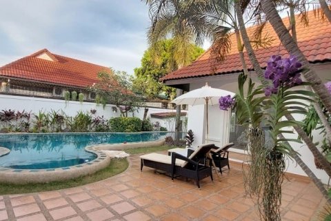 Casa de 4 dormitorios en Pattaya, Tailandia № 46179 - foto 5