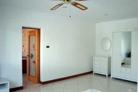 Casa de 5 dormitorios en Pattaya, Tailandia № 45493 - foto 17