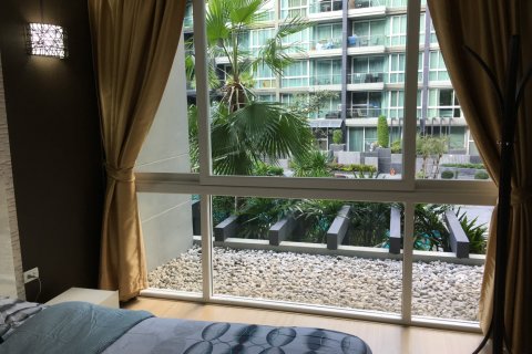 Sobre plano Apus en Pattaya, Tailandia № 27453 - foto 12
