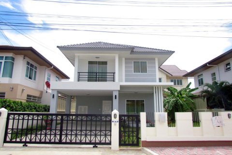 Casa de 3 dormitorios en Pattaya, Tailandia № 45561