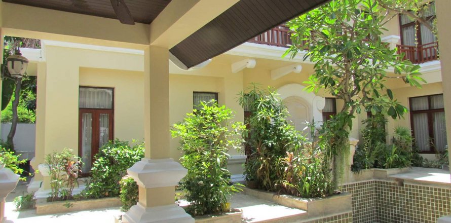 Casa de 5 dormitorios en Pattaya, Tailandia № 45552