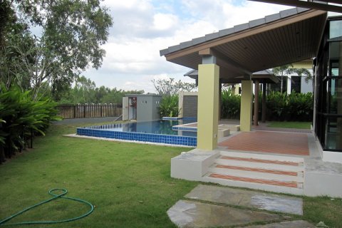 Casa de 4 dormitorios en Pattaya, Tailandia № 45496 - foto 2