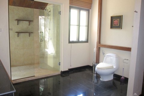 Casa de 3 dormitorios en Jomtien Beach, Pattaya, Tailandia № 45513 - foto 12