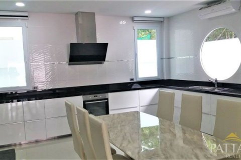 Casa de 5 dormitorios en Pattaya, Tailandia № 45475 - foto 11