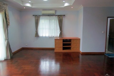 Casa de 4 dormitorios en Pattaya, Tailandia № 45516 - foto 10