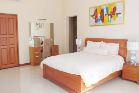 Casa de 4 dormitorios en Pattaya, Tailandia № 45518 - foto 17